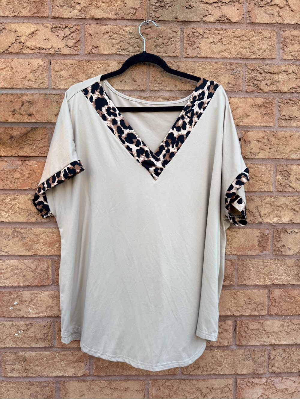 🌿4/$25 • Women’s Cream V-Neck Top with Leopard Trim